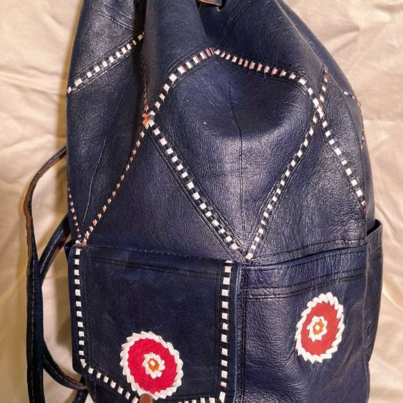 Handmade leather shoulder bag/back pack - Picture 2 of 12